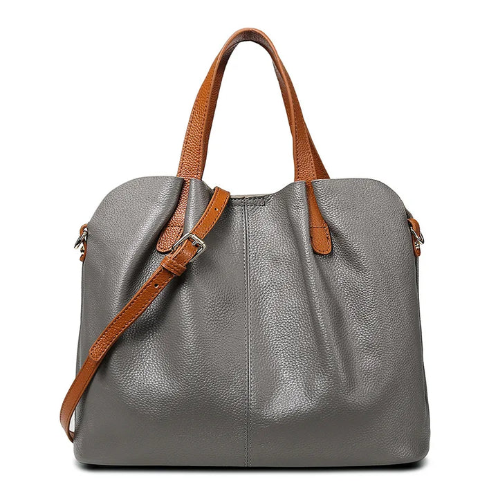 Gros plan sur le cuir durable du sac à main femme, texture riche et finition soignée, qualité et style.
