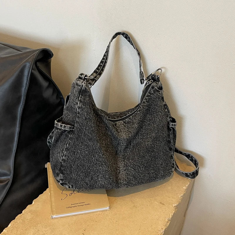Élégant sac à main femme en denim bleu, polyvalent, rehausse votre style casual chic.