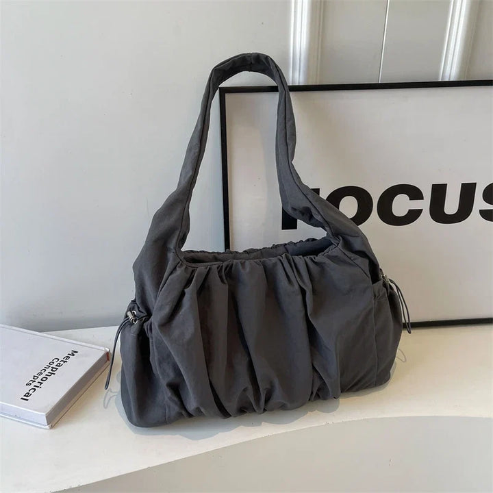 Sac tendance en nylon pour femme, avec des détails élégants, un must-have mode.