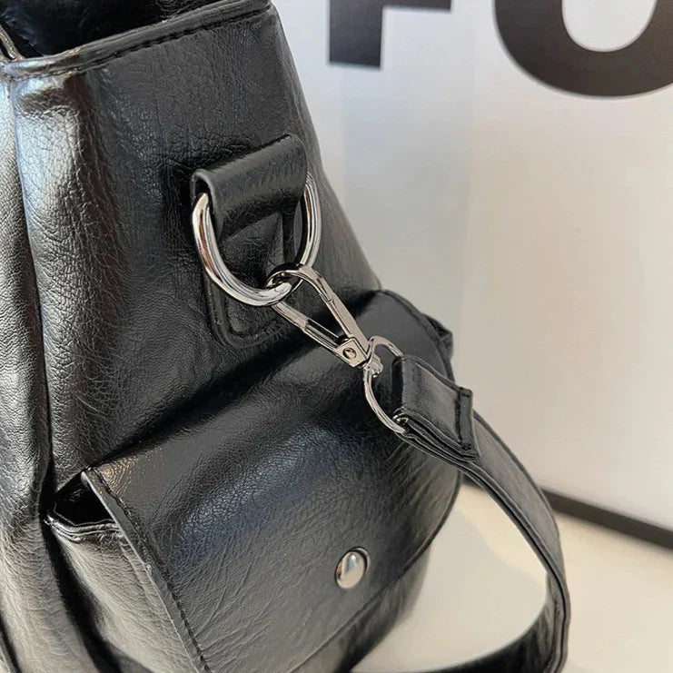 Sac à main femme Aliona noir, cuir végétal élégant, bandoulière pour un style raffiné.