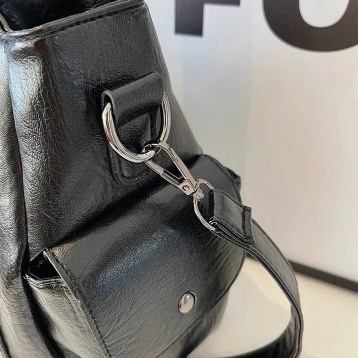 Sac à main femme Aliona noir, cuir végétal élégant, bandoulière pour un style raffiné.