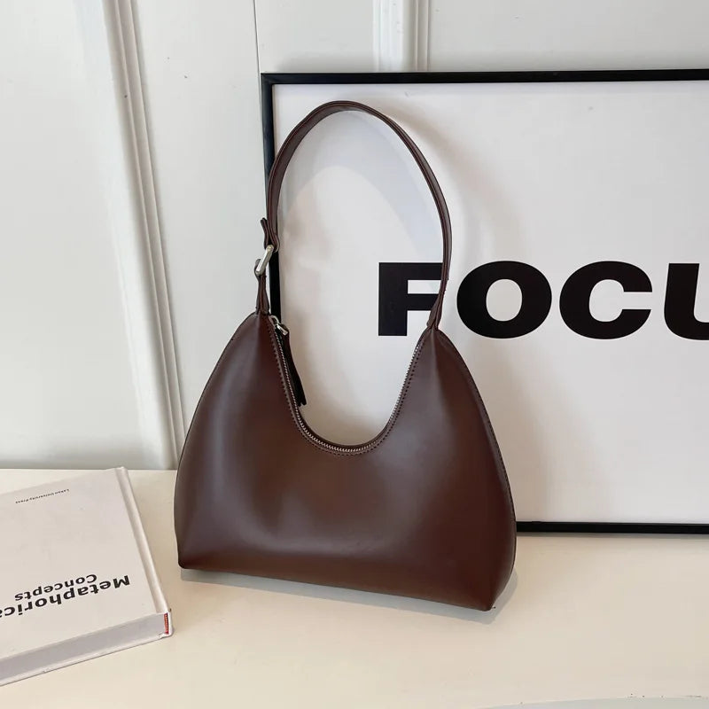Sac femme Anola compact, style hobo chic en polyuréthane. Parfait pour une allure moderne et élégante.