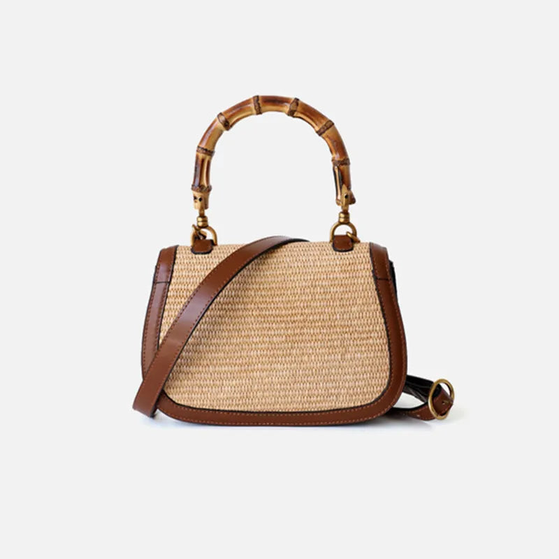Sac à main femme en paille et cuir marron, un accessoire élégant au style naturel pour vos tenues d'été.