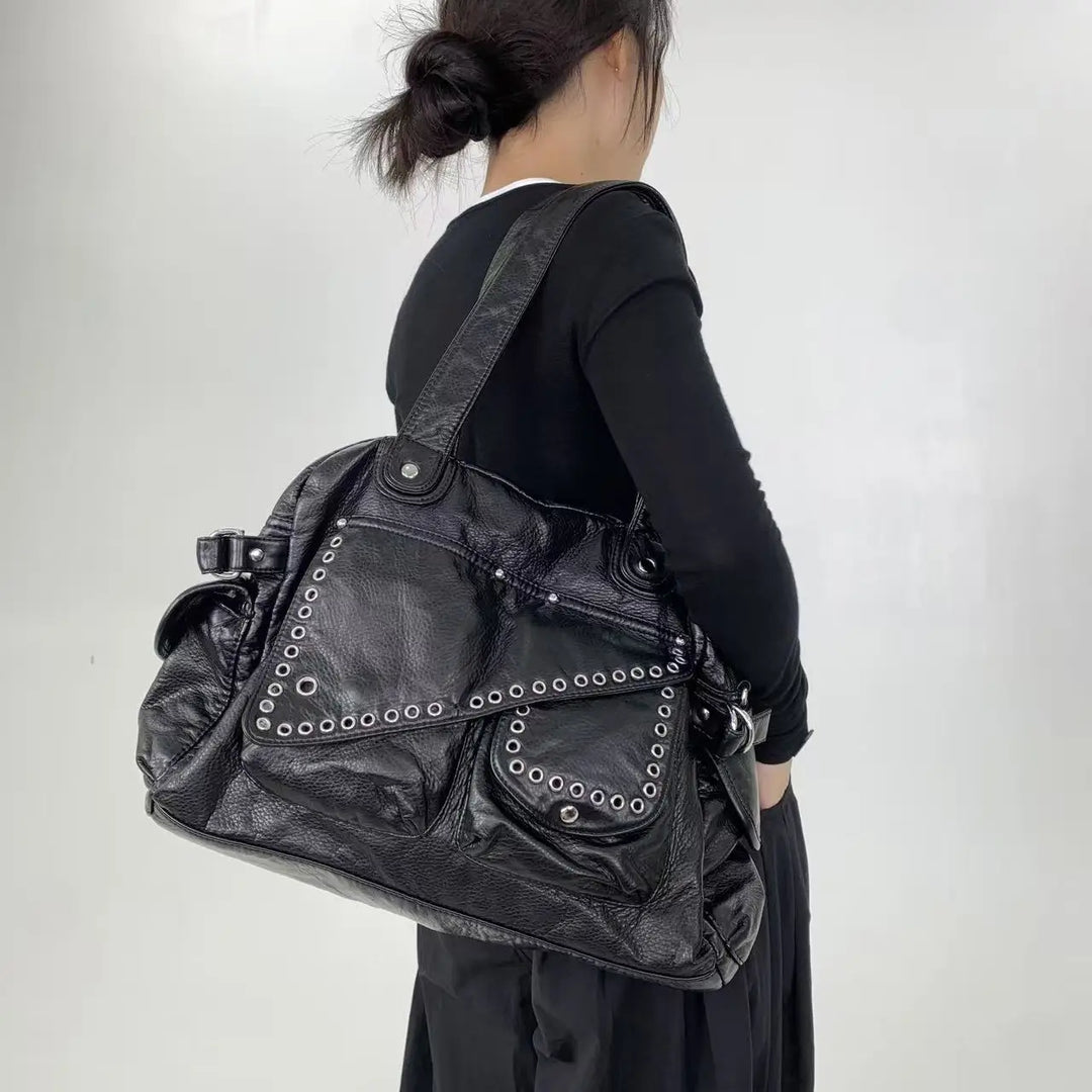 Cabas femme élégant en similicuir, parfait pour étudiante et travail. Multi-poches pour une organisation optimale.