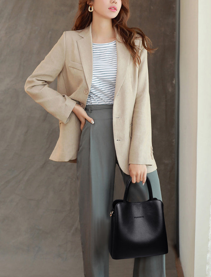 Sac femme noir, un accessoire chic et élégant en cuir synthétique, parfait pour le quotidien.