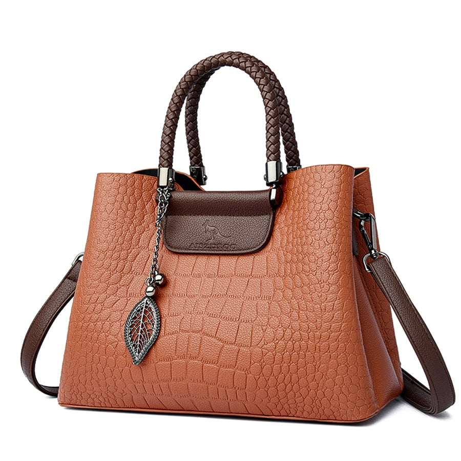 Sac à main luxe femme, cuir effet croco, bandoulière réglable, style intemporel.