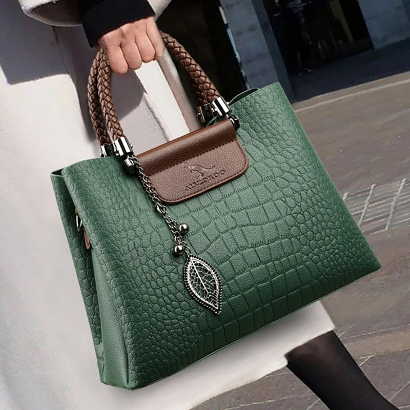 Sac à main femme cuir croco, élégant et pratique, bandoulière amovible, style polyvalent.