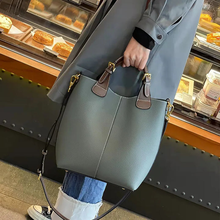 Sac à main spacieux en cuir grainé pour femme, organisateur parfait pour les essentiels de la vie.