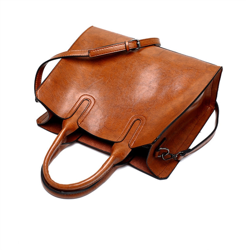 Élégant sac à main en cuir marron pour femme, idéal pour usage quotidien. Accessoire de mode avec bandoulière.