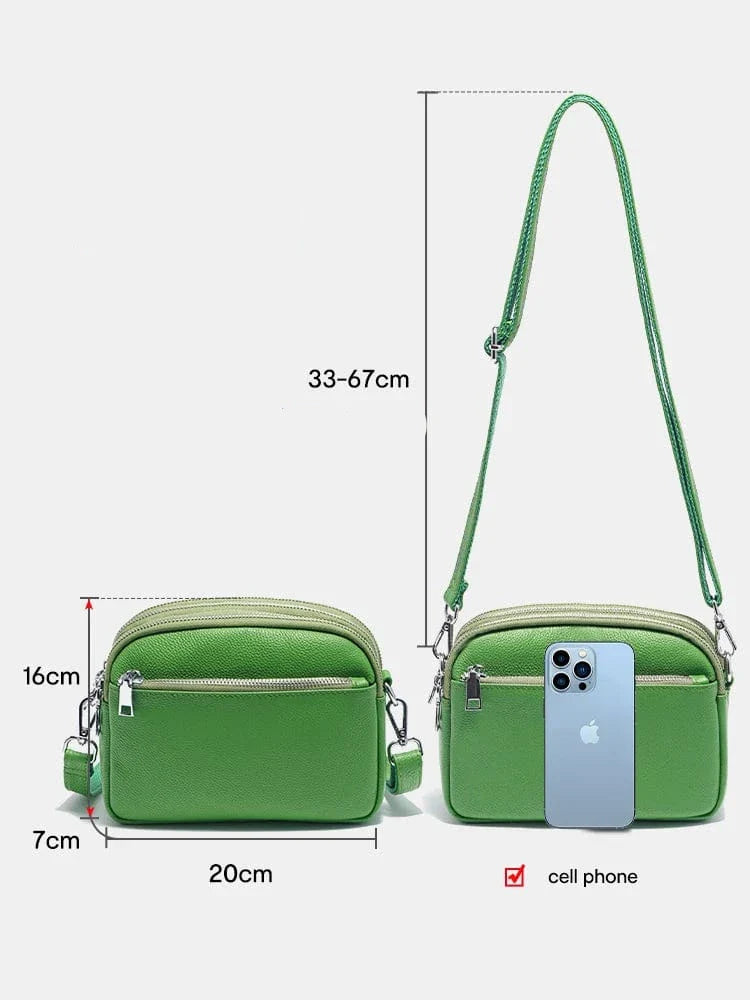 Sac fashion femme en cuir, couleur taupe, style moderne et épuré, parfait pour le quotidien.