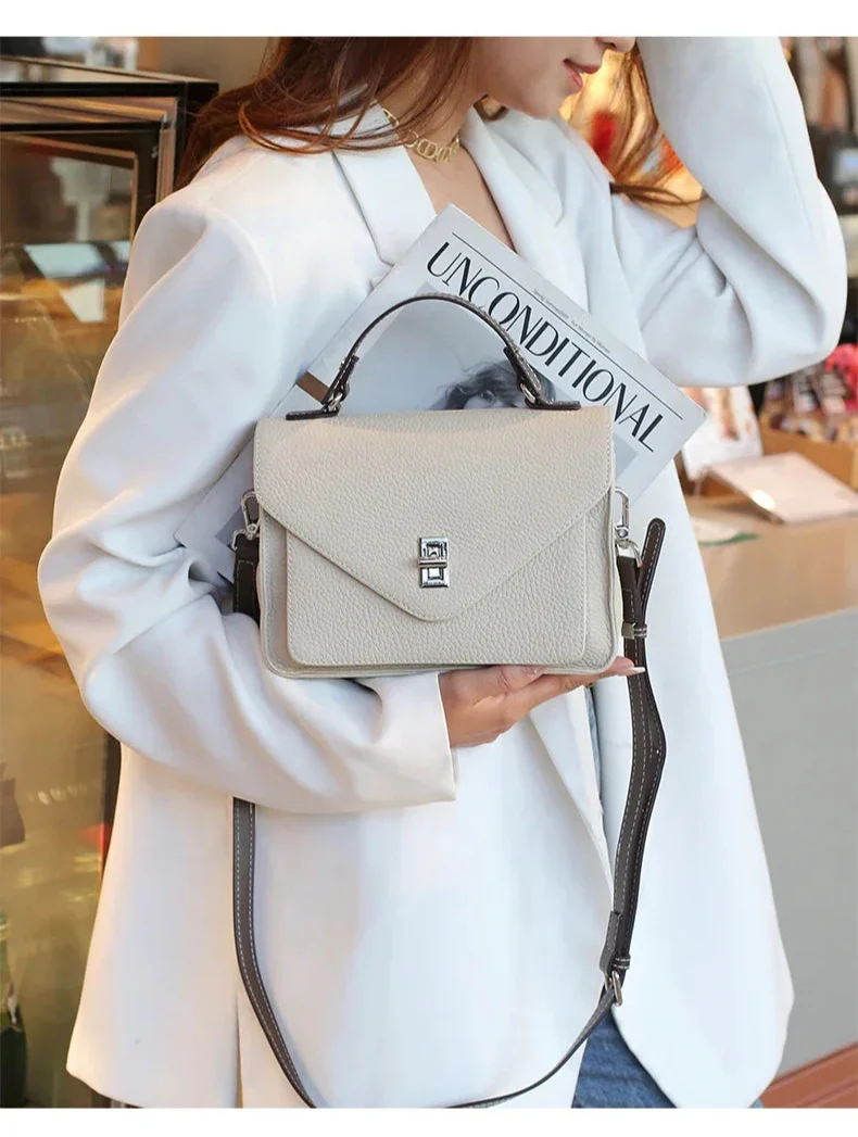 Sac à main femme en cuir, petit modèle élégant. Parfait pour un usage quotidien chic et mode.