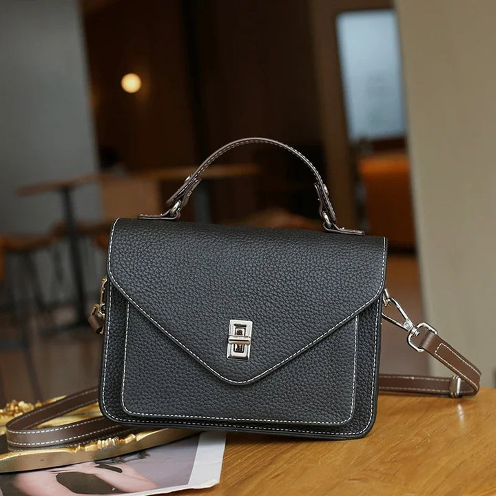 Mode et élégance: petit sac à main femme en cuir. Ce sac bandoulière compact est l'accessoire parfait.