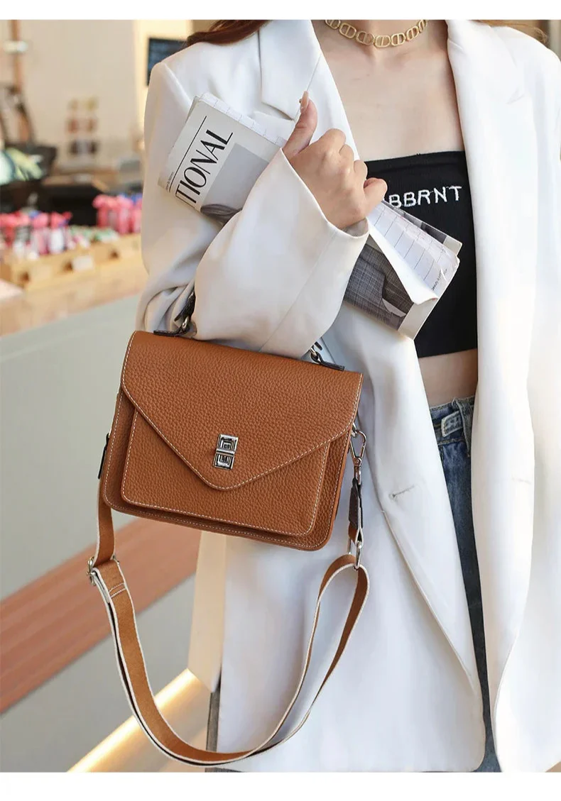 Accessoire de mode: petit sac à main femme en cuir. Design vintage et élégant pour le quotidien.