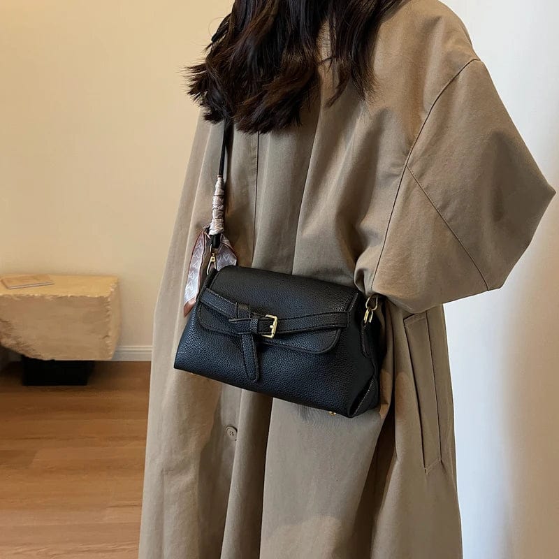 Sac à main femme chic en cuir PU beige, avec poignée supérieure, parfait pour un look sophistiqué.