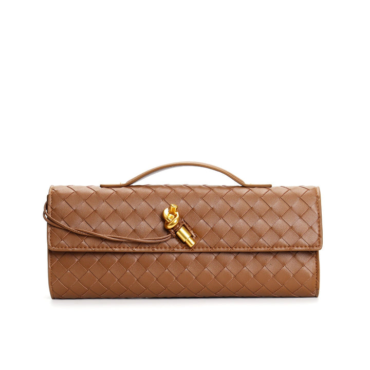 Sac à bandoulière en cuir tressé, un classique de la mode féminine, pratique et tendance.