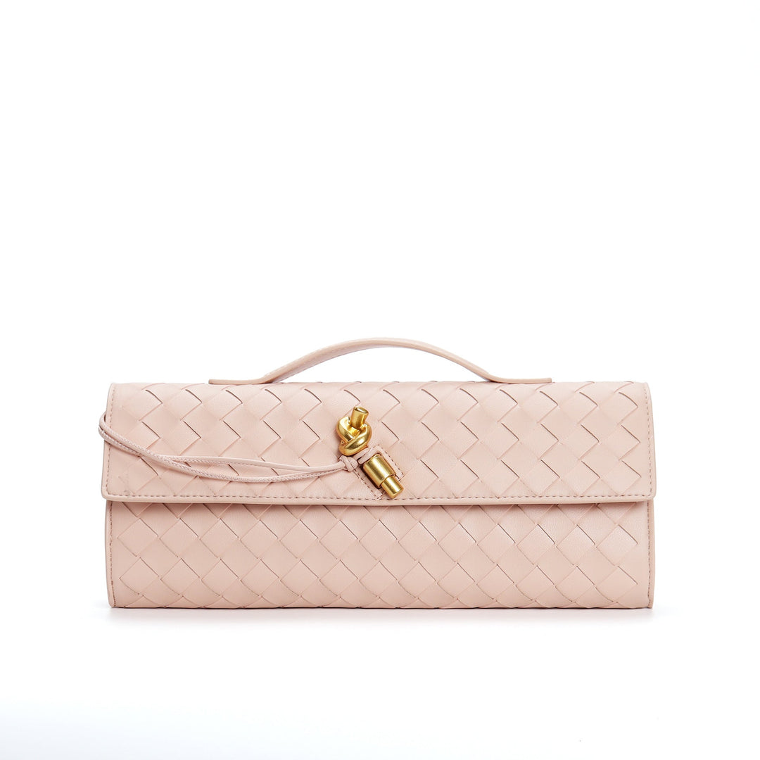 Sacoche en cuir tressé, accessoire de mode incontournable pour femme, style raffiné.