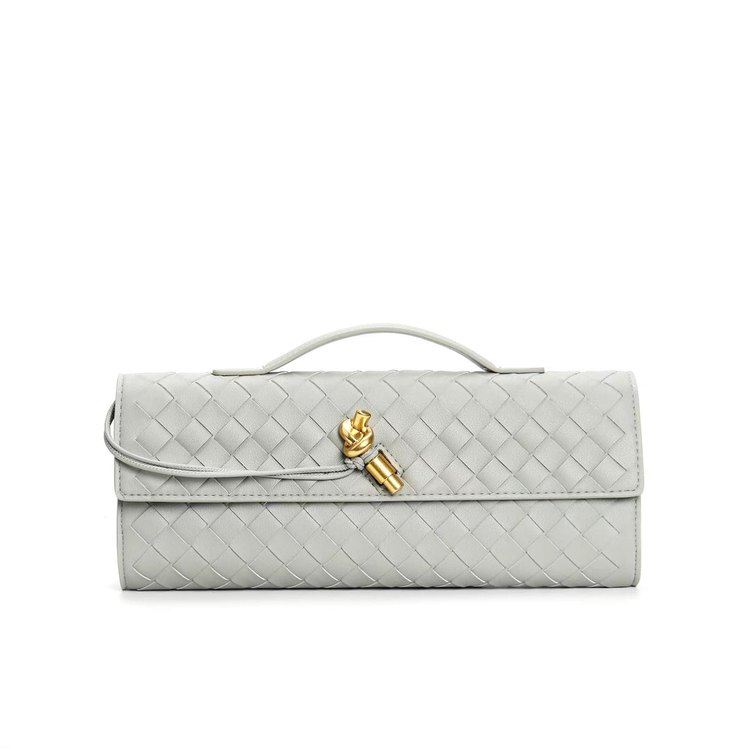 Sac à main en cuir tressé pour femme, avec bandoulière réglable, confort et style assurés.