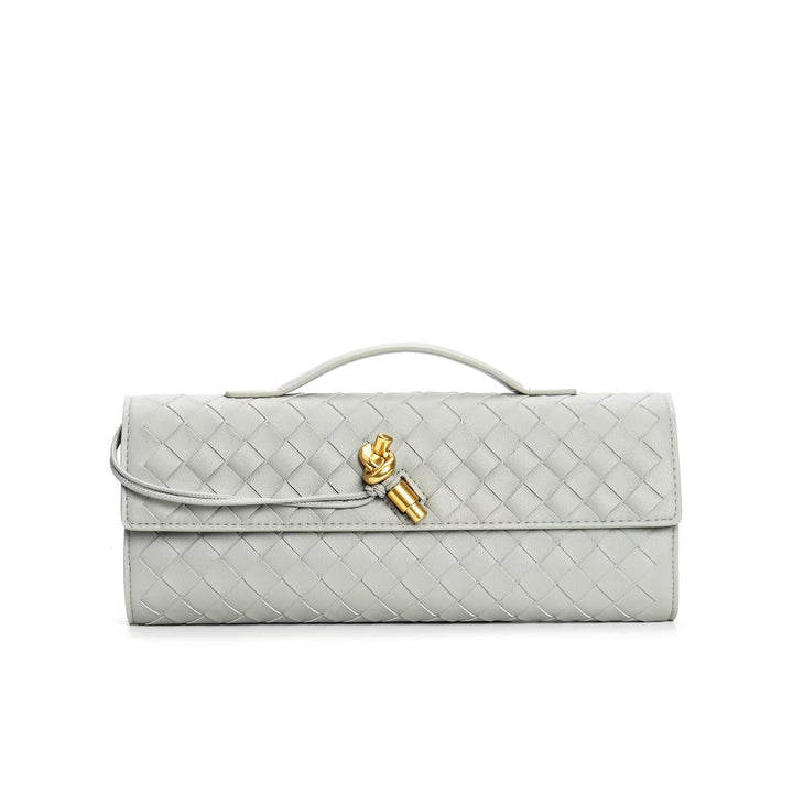 Sac à main en cuir tressé pour femme, avec bandoulière réglable, confort et style assurés.