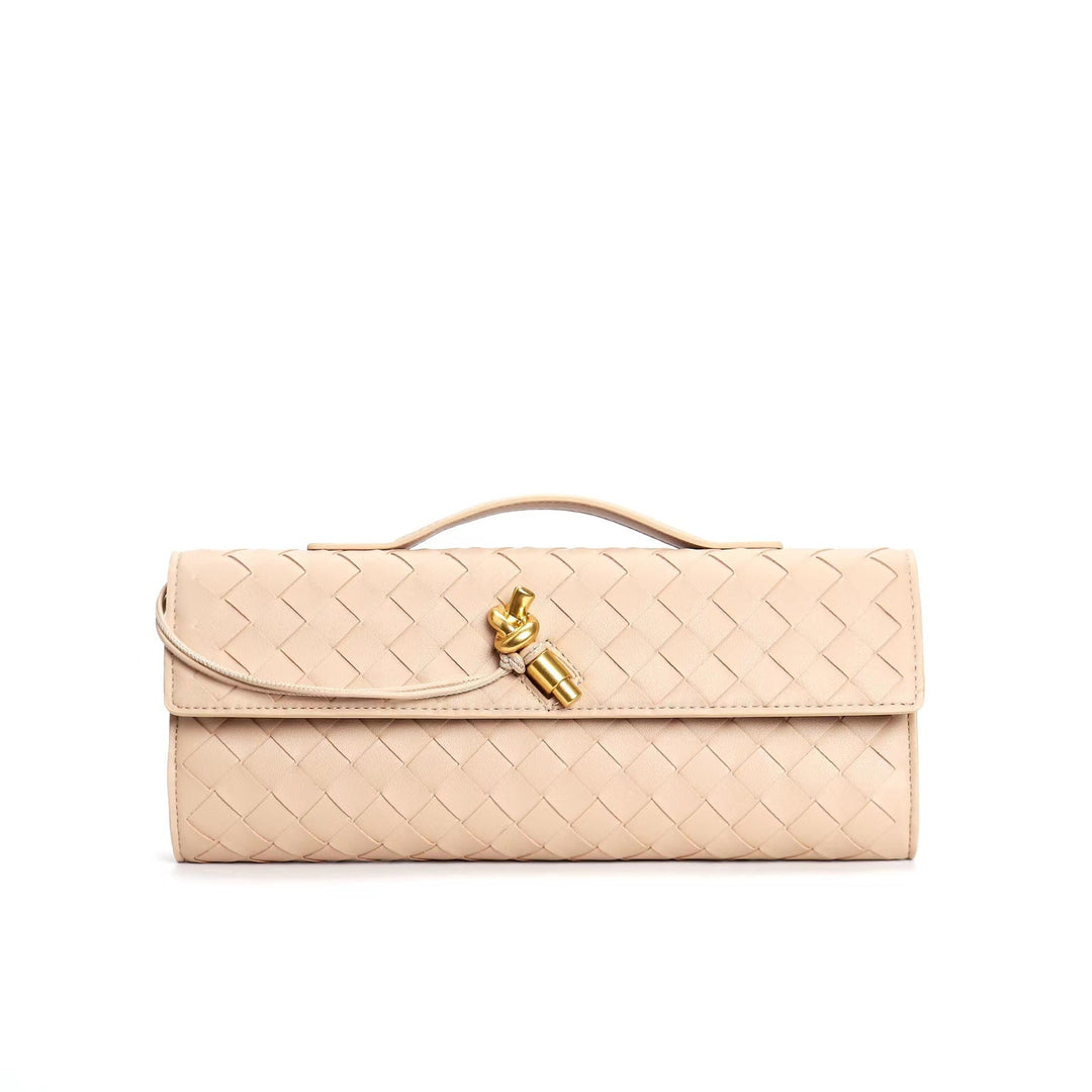 Sac à bandoulière femme en cuir tressé, parfait pour un look sophistiqué et moderne.