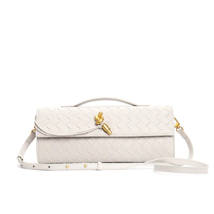 Sac à main en cuir tressé, un accessoire essentiel pour femme, alliant mode et praticité.
