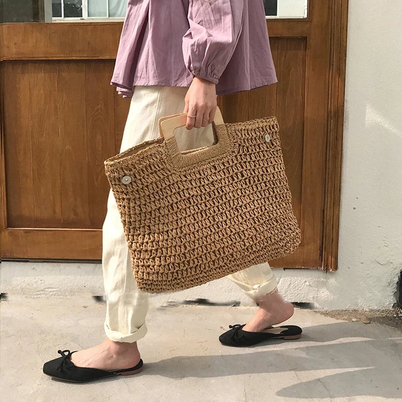 Sac à main de plage en paille naturelle, élégant et stylé, accessoire indispensable pour femme.
