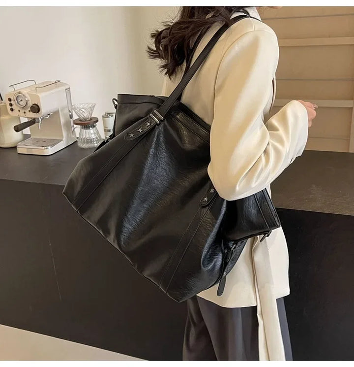 Cabas femme Inka en cuir synthétique noir, spacieux pour cours, université. Élégant, avec bandoulière.
