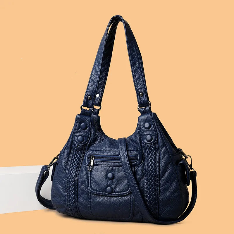 Sac bandoulière femme bleu canard en similicuir vieilli, au design rétro. Accessoire mode féminin élégant.