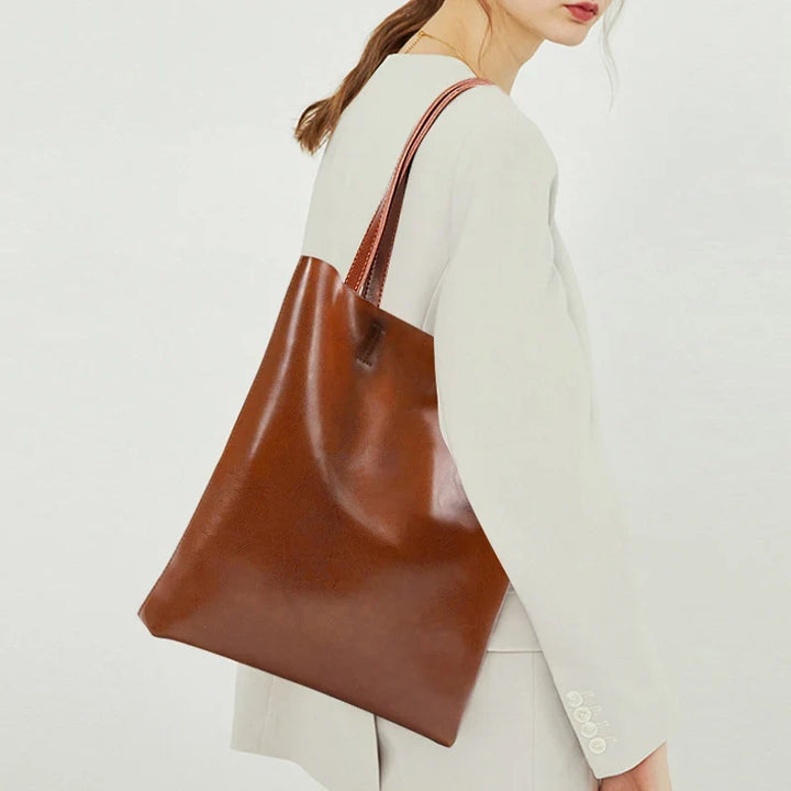 Sac à main femme élégant en cuir fendu, spacieux et chic pour un usage quotidien.