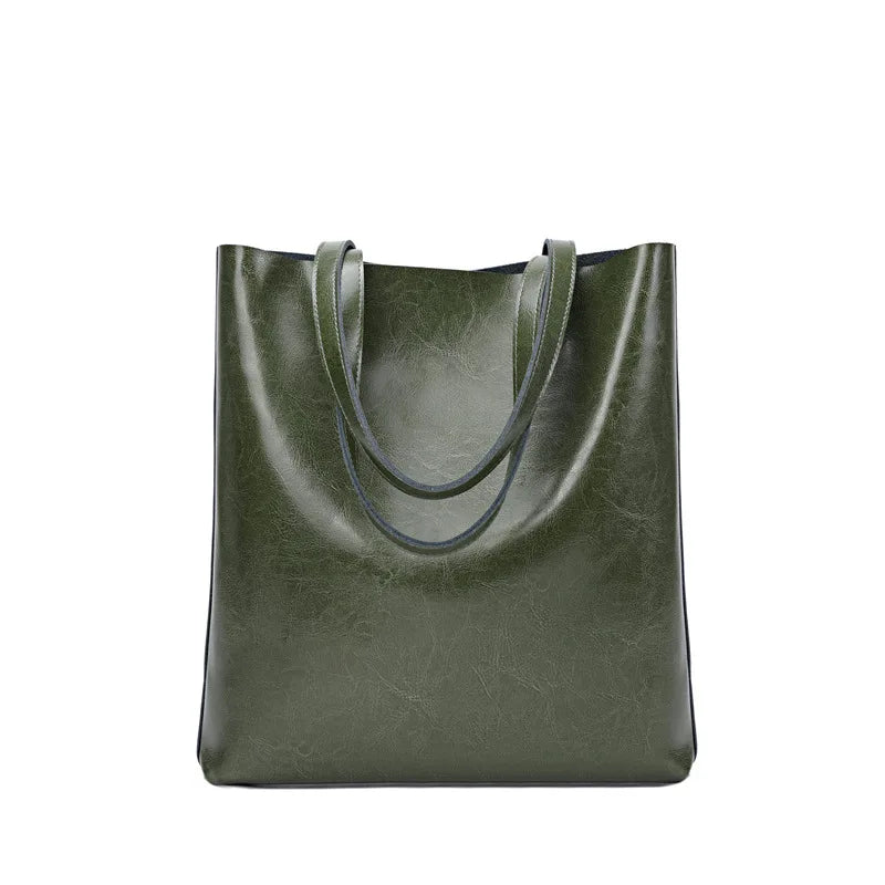 Sac à main femme pratique pour le quotidien, en cuir fendu résistant et au design moderne.