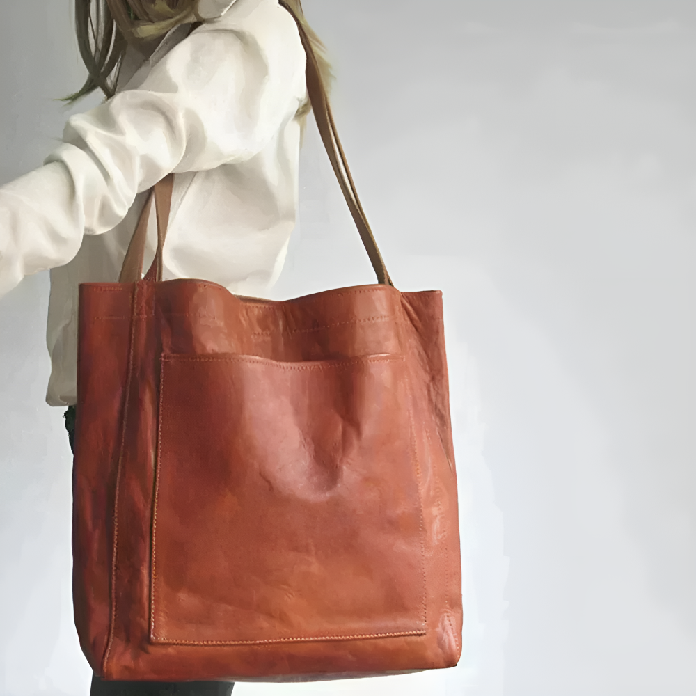 Sac bandoulière polyvalent en cuir café, accessoire femme moderne et fonctionnel pour le quotidien.