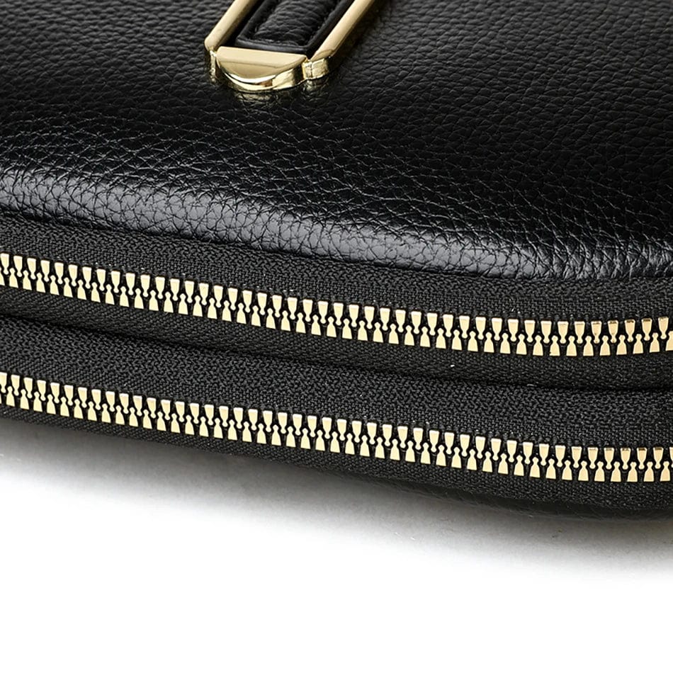 Sac chic en cuir vegan bordeaux, sac bandoulière femme, idéal pour un look élégant et sophistiqué.