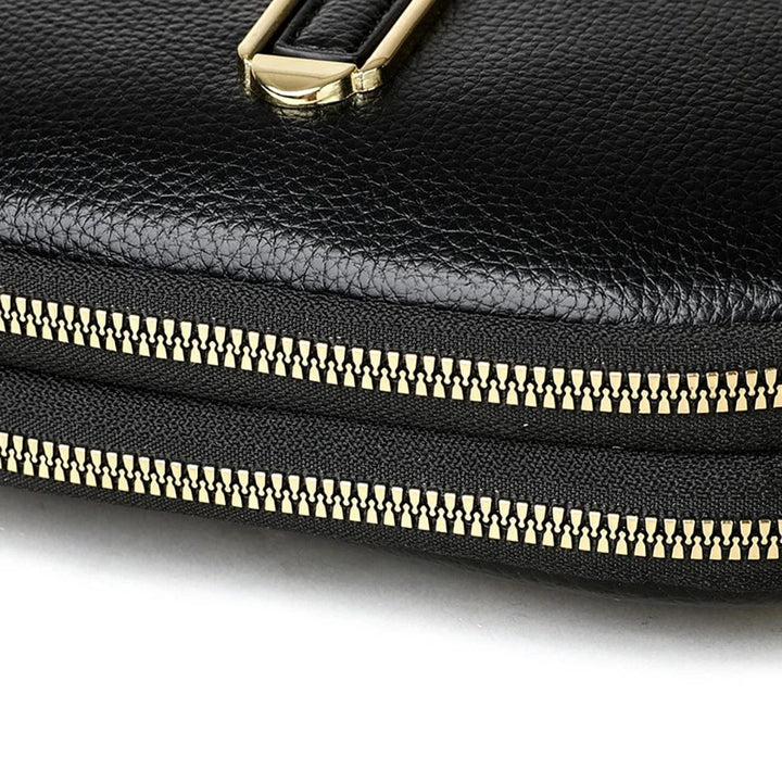 Sac chic en cuir vegan bordeaux, sac bandoulière femme, idéal pour un look élégant et sophistiqué.