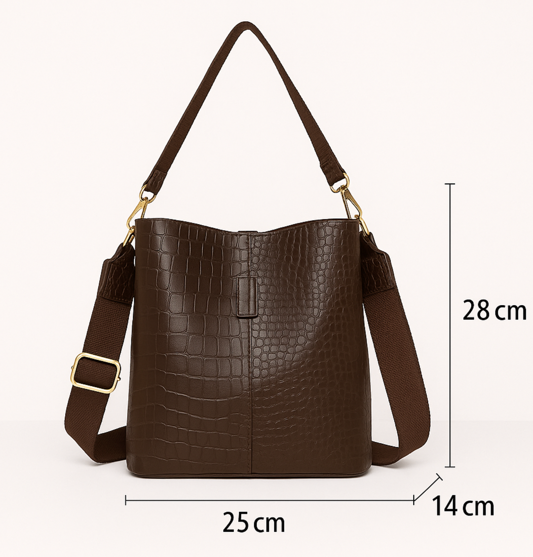 Sac à main élégant pour femme, effet cuir vegan, couleur bordeaux, porté bandoulière, accessoire de mode.