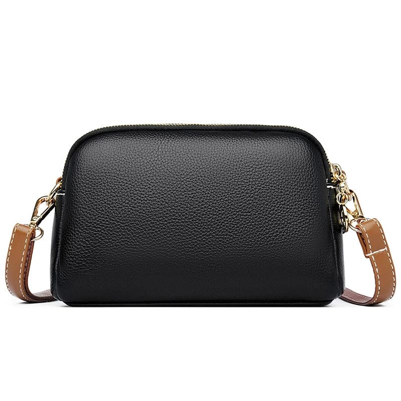 Sac femme en cuir vegan noir porté à l'épaule, montrant la longueur de la bandoulière et le tombé.