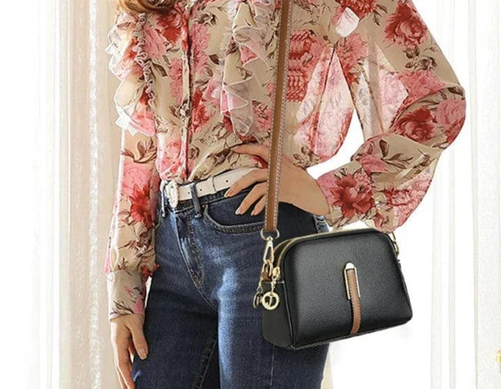 Intérieur spacieux d'un sac à main femme en cuir vegan, avec poches pour organisation.