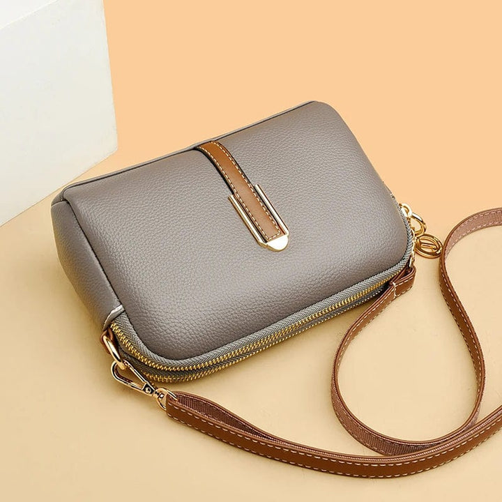 Sac femme en cuir vegan deux tons (noir et blanc), un design contemporain et chic.