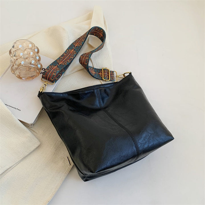 Sac à main femme en cuir vegan avec bandoulière, idéal pour le quotidien. Élégant et pratique.
