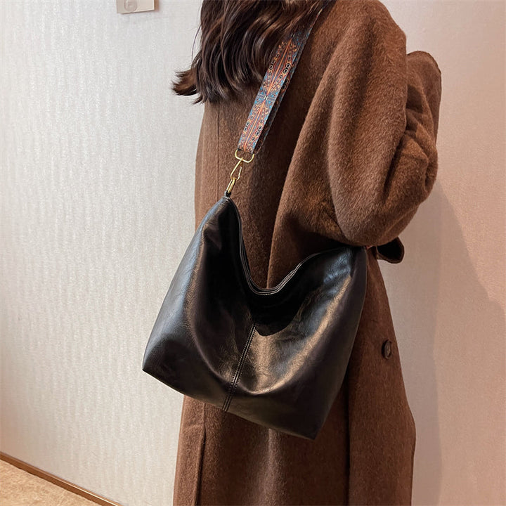 Sac à main bandoulière femme en cuir vegan, élégant et polyvalent. Idéal pour un usage quotidien chic.