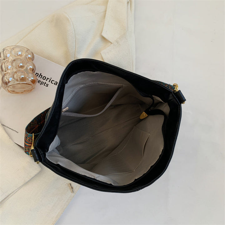 Sac à main femme élégant en cuir vegan. Un accessoire de mode éthique et chic pour toute occasion.