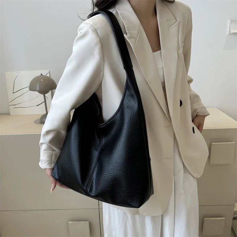 Sac à main femme élégant en cuir vieilli, style hobo, parfait pour le quotidien.