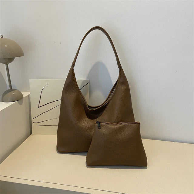 Sac à l'épaule en similicuir vieilli, accessoire mode féminine chic et pratique.