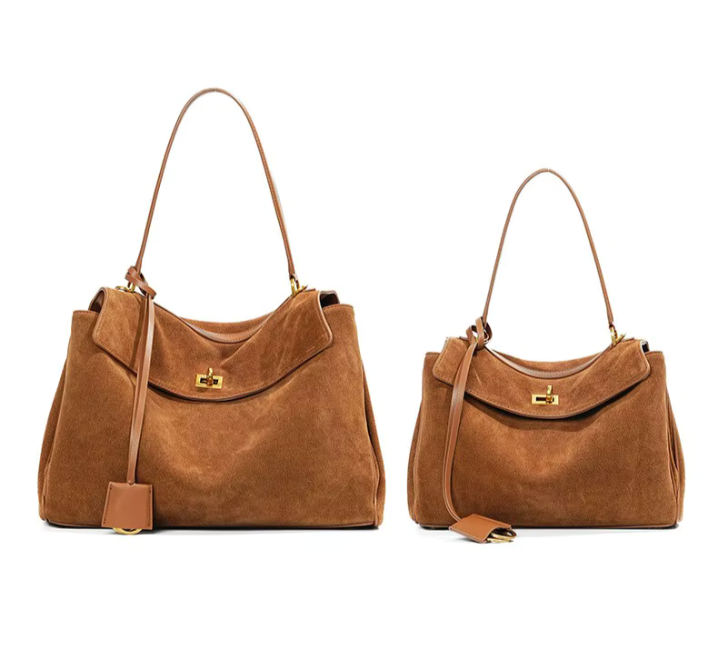 Sac femme en daim caramel pour toutes occasions, design élégant et moderne, très adaptable.