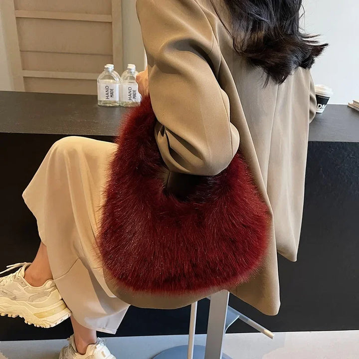 Sac bandoulière tendance en fausse fourrure douce, sac femme élégant pour toutes occasions.