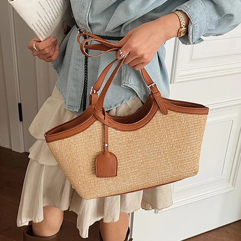 Sac à main femme élégant en paille tressée et similicuir, parfait pour l'été et la plage.