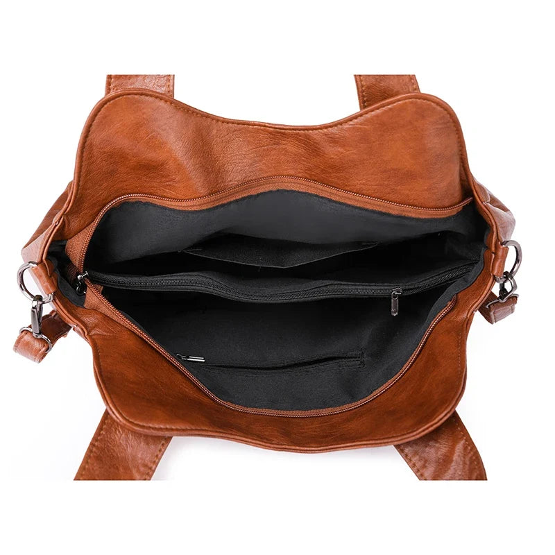 Intérieur organisé du sac femme gris en simili cuir, poches pratiques.