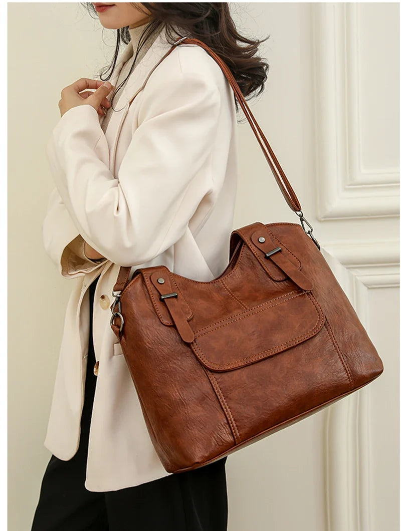 Sac fourre-tout gris, sac épaule femme en simili cuir, design moderne.