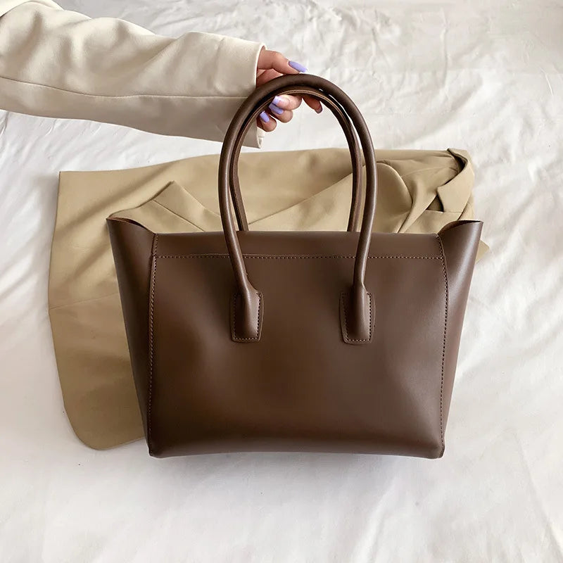 Sac à main femme crème, élégant et pratique, un accessoire mode tendance pour le quotidien.