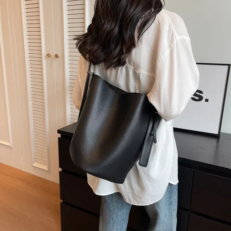 Sac à main femme élégant en similicuir, idéal pour usage quotidien, style tendance. Accessoire mode pratique.