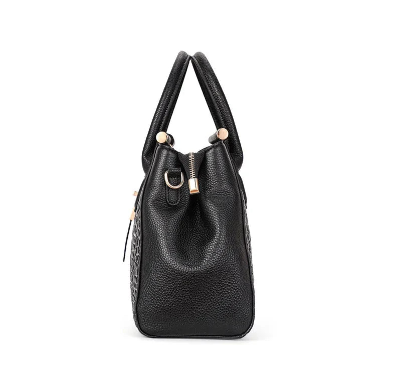 Sac à main élégant femme en similicuir croco noir, vue de côté avec poches intérieures