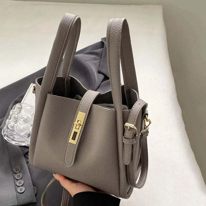 Sac à main femme élégant en similicuir noir, style besace, avec bandoulière réglable pour le quotidien